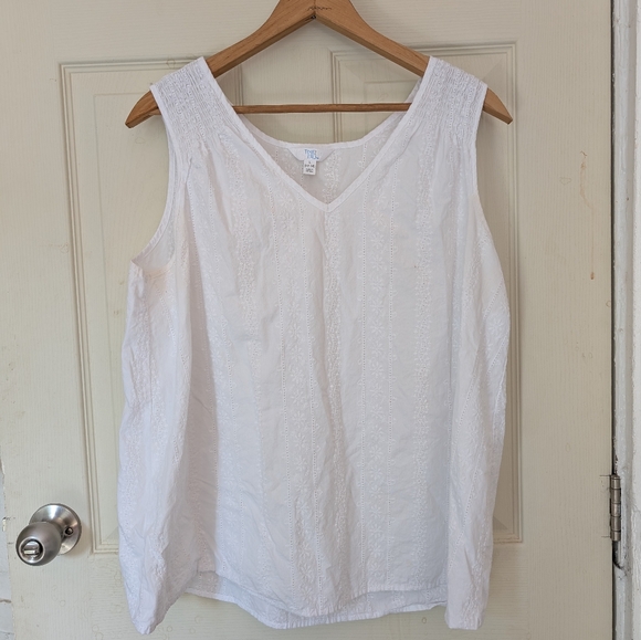 Time and Tru Floral Embroidery Top L - Picture 1 of 6